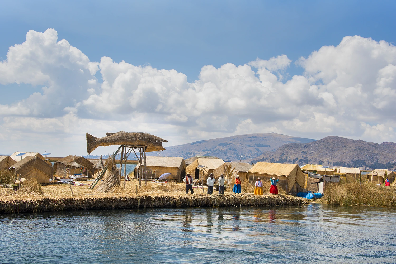 islas flotantes del lago titicaca perú